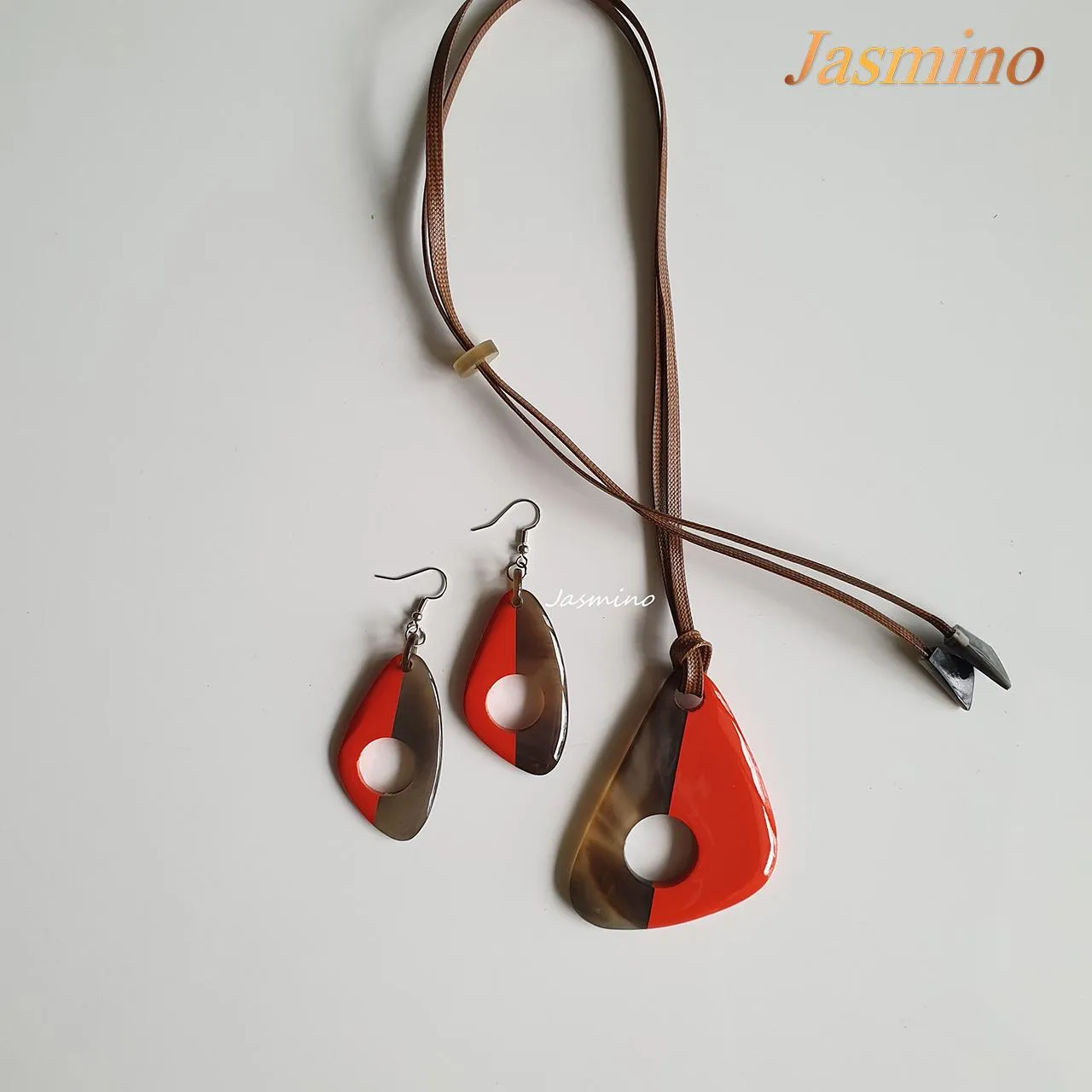 Handmade Pendant J17587, Made by Buffalo Horn and Lacquer