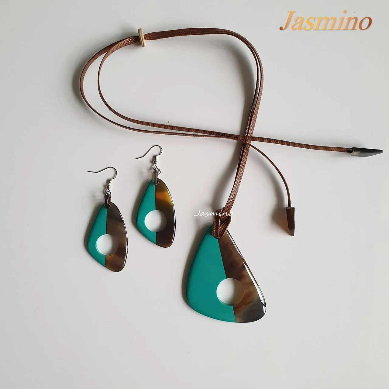 Handmade Pendant J17587, Made by Buffalo Horn and Lacquer