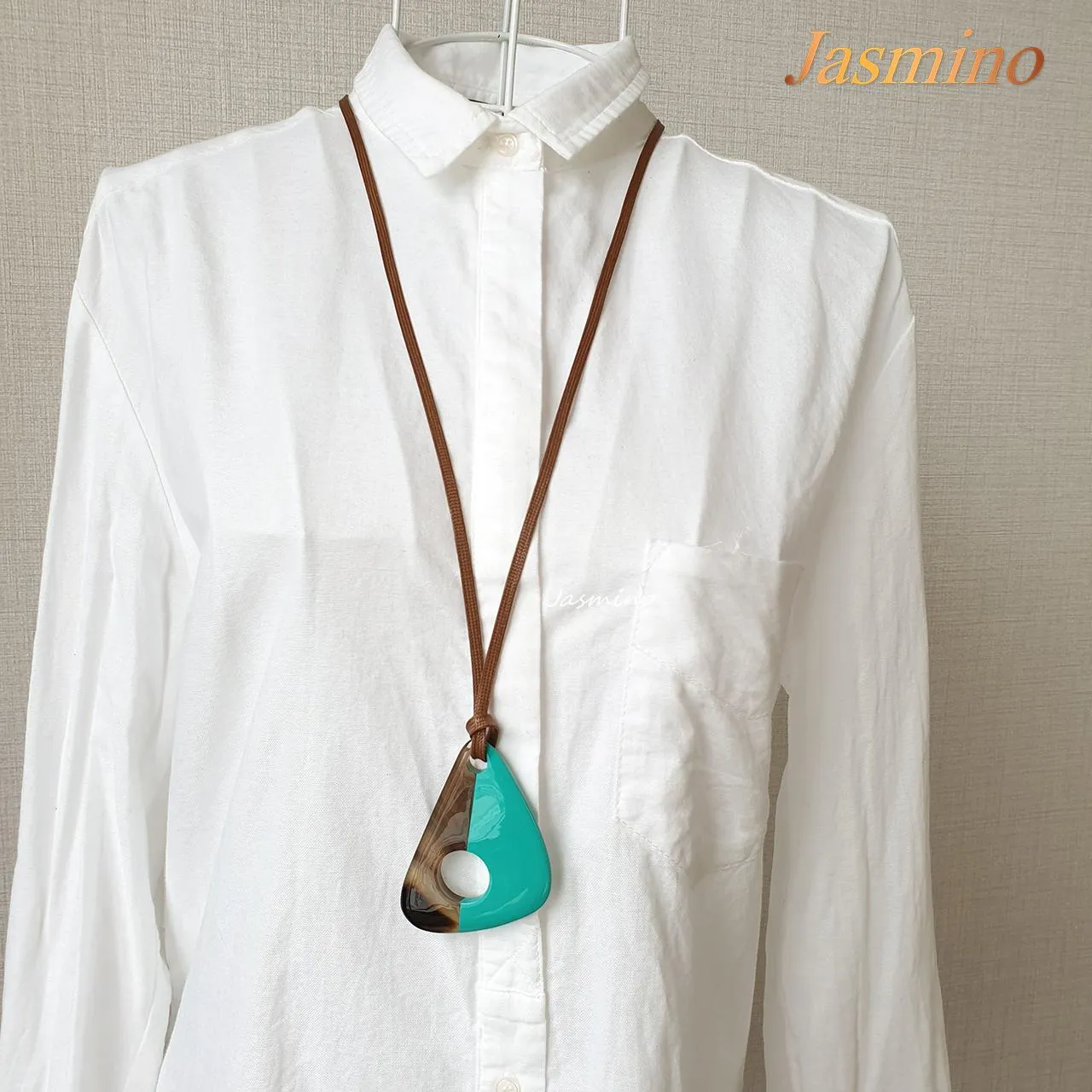 Handmade Pendant J17587, Made by Buffalo Horn and Lacquer