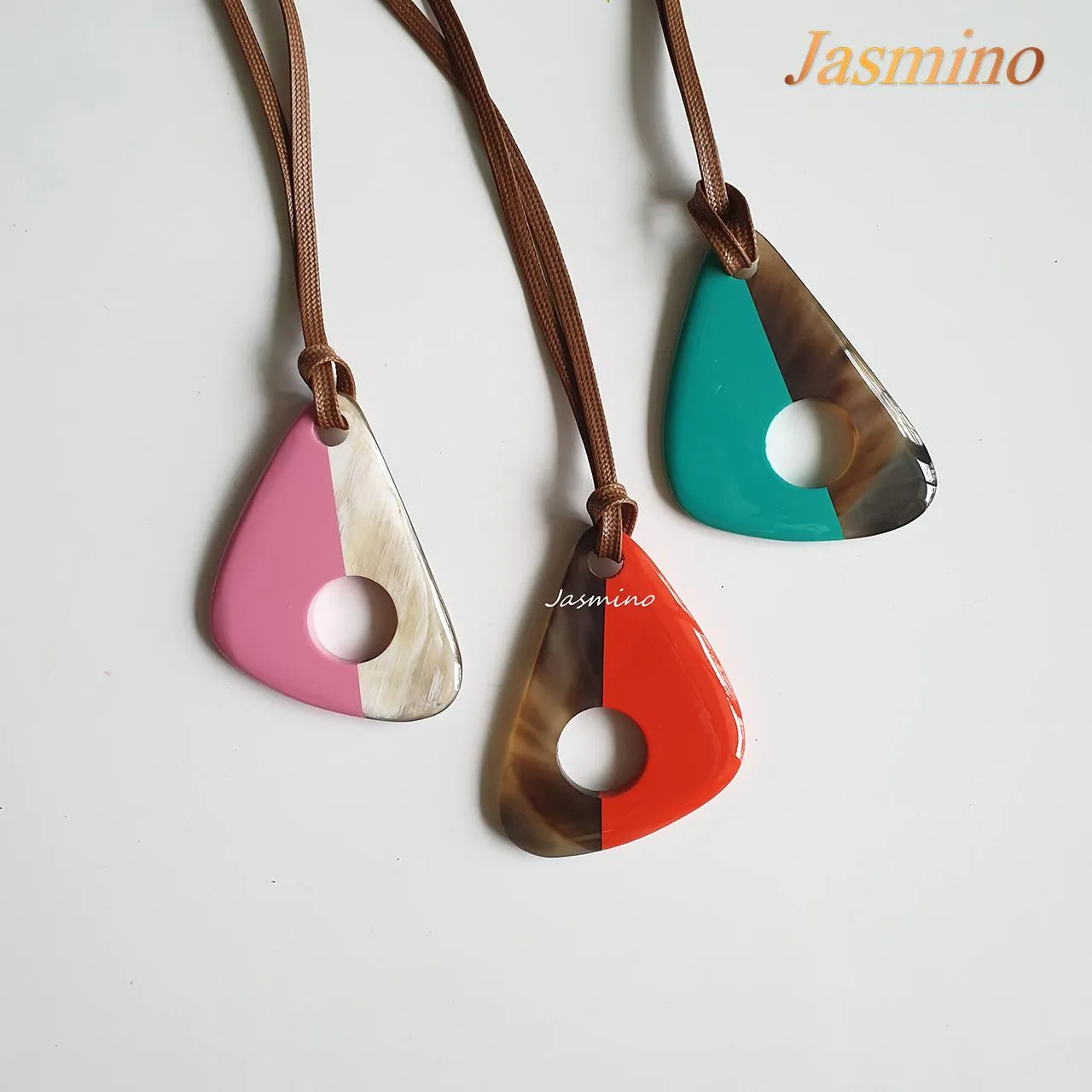 Handmade Pendant J17587, Made by Buffalo Horn and Lacquer