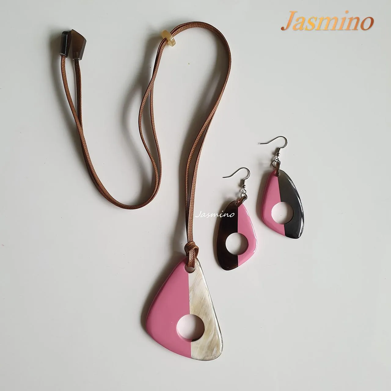 Handmade Pendant J17587, Made by Buffalo Horn and Lacquer